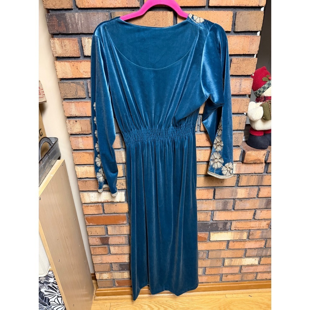 Blue velvet long sleeve embroidered kaftan dress - Picture 2 of 4